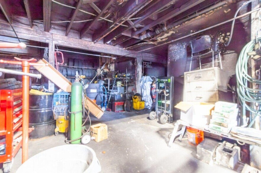 More Photos Of 11719 Victory Blvd, North Hollywood Storefront For Sale