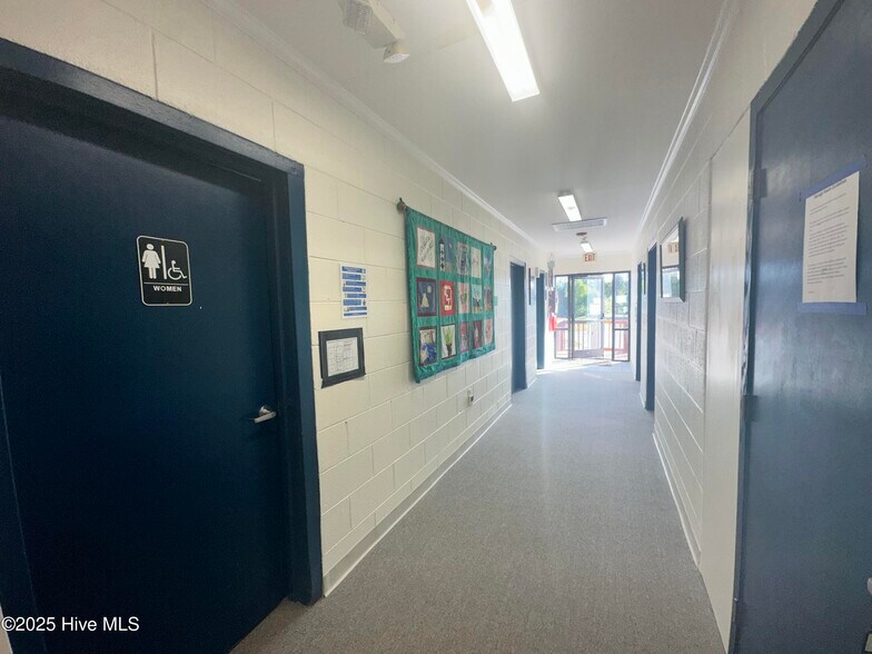 More Photos Of 2900 Bridges St, Morehead City Office For Lease