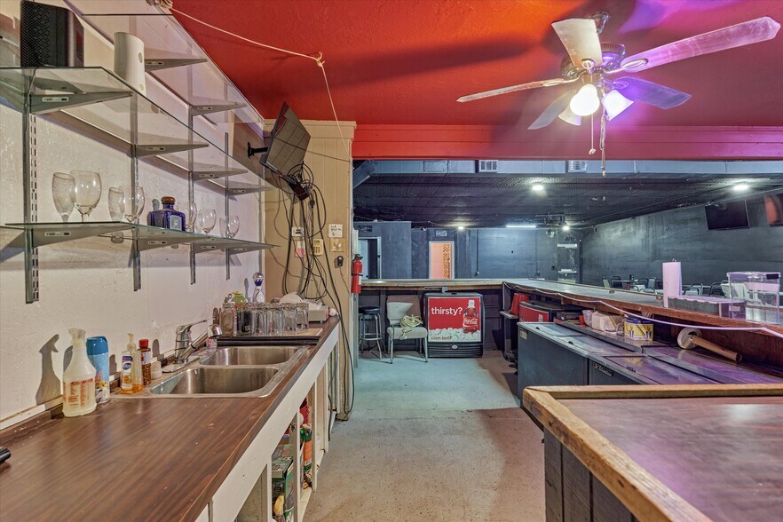 More Photos Of 10935 Aldine Westfield Rd, Houston Bar For Sale