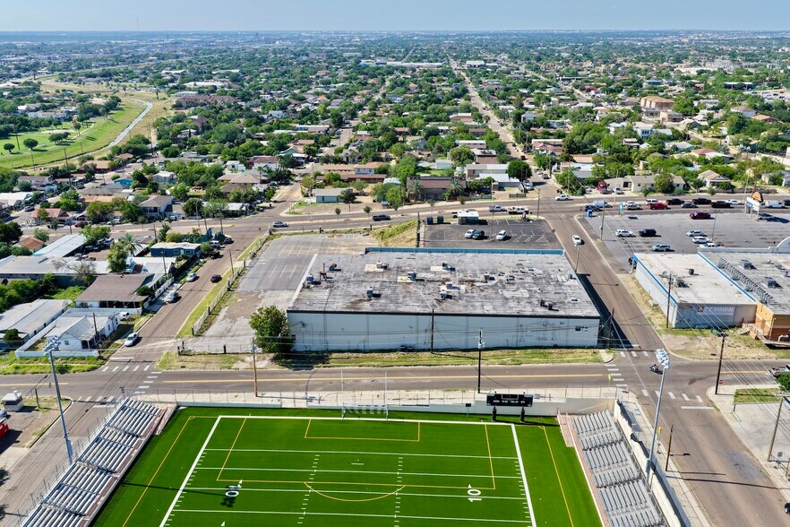 More Photos Of 201 E Clark Blvd, Laredo Storefront For Lease