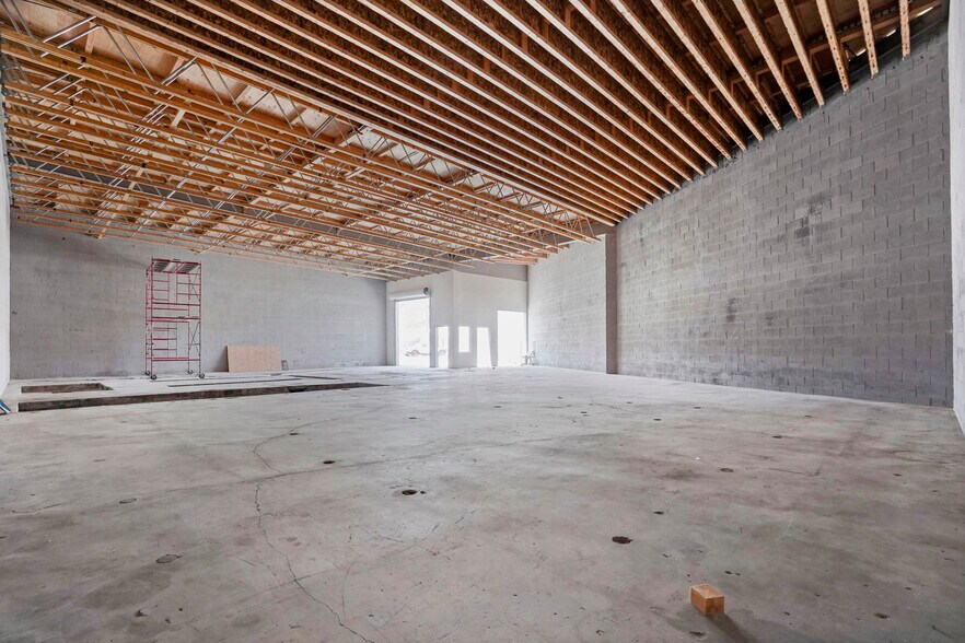 More Photos Of 10926 Randall St, Sun Valley Warehouse For Lease