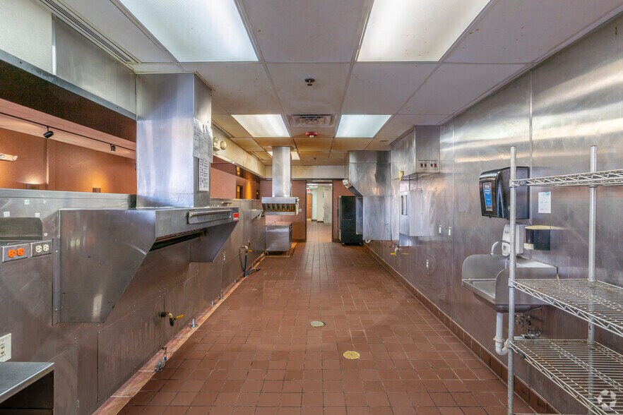 More Photos Of 801 E Butterfield Rd, Lombard Unknown For Lease