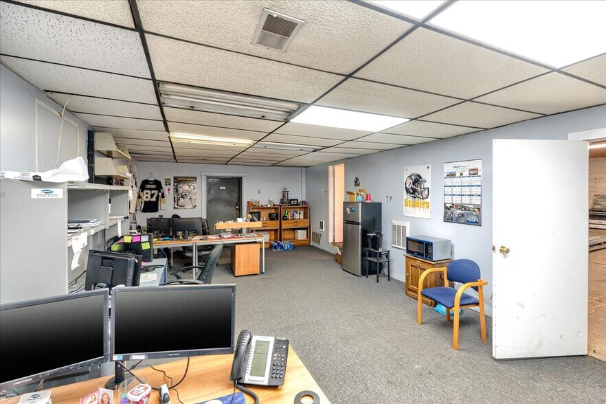 More Photos Of 2600 Duss Ave, Ambridge Unknown For Sale