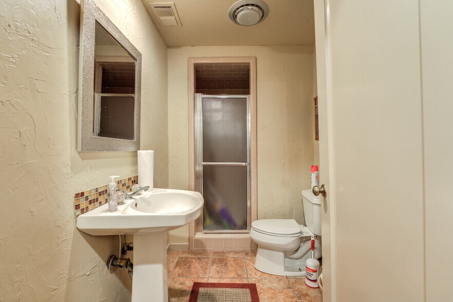 More Photos Of 2124 Broadway St, Lubbock Office For Sale