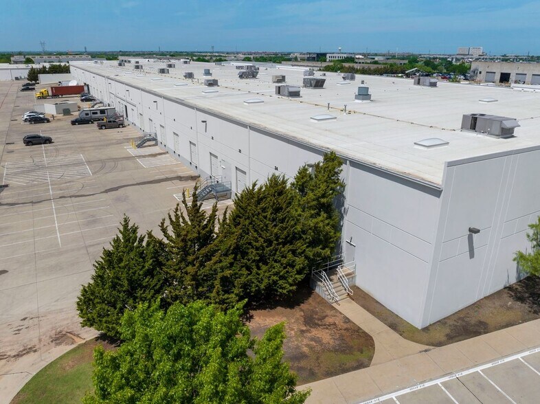 More Photos Of 10570 John W Elliott Dr, Frisco Distribution For Lease