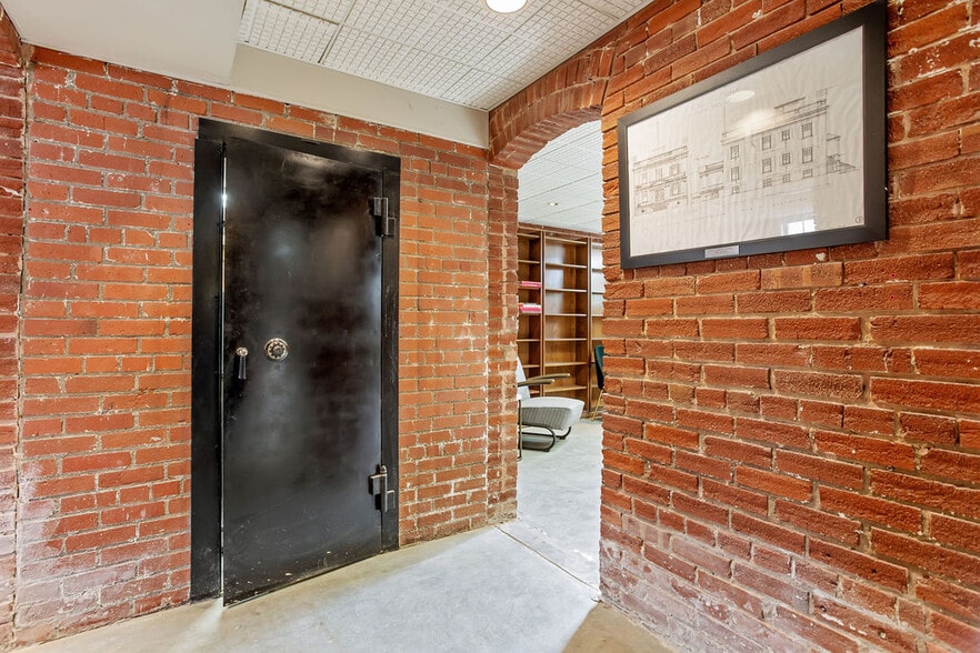 More Photos Of 1923 N Classen Blvd, Oklahoma City Office For Lease