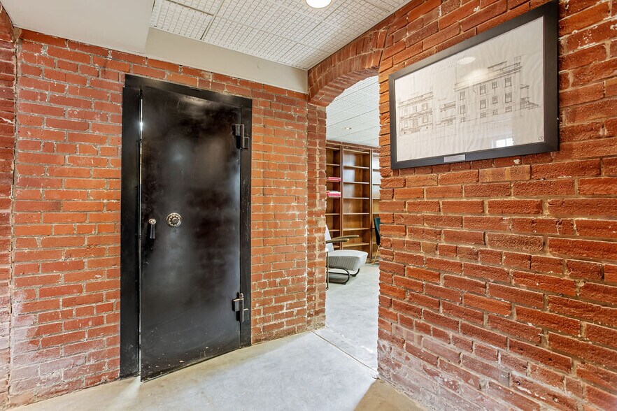 More Photos Of 1923 N Classen Blvd, Oklahoma City Office For Sale