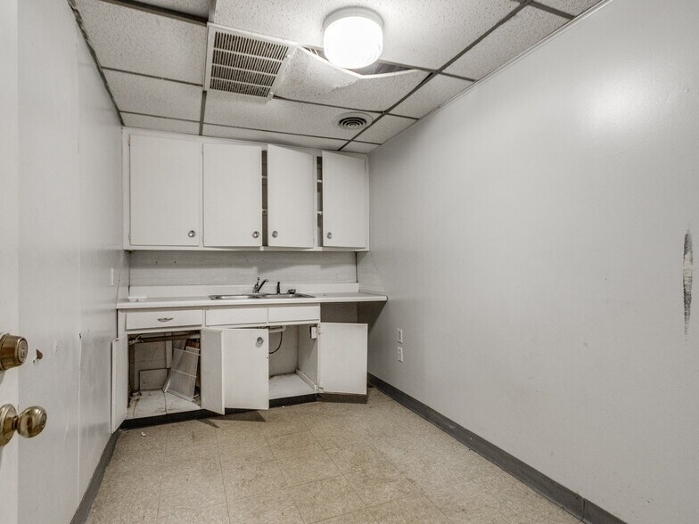More Photos Of 5835 S Pennsylvania Ave, Oklahoma City Medical For Sale