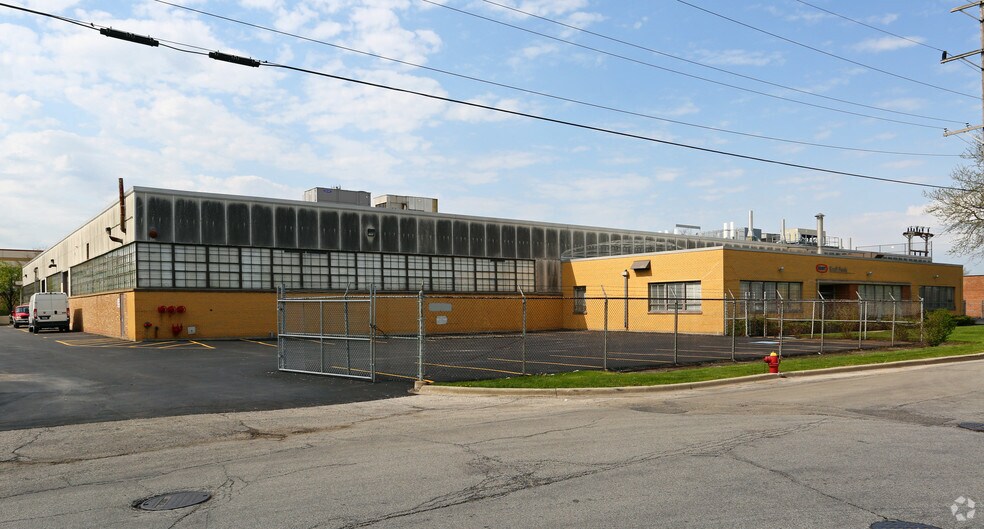 More Photos Of 6350 Kirk St, Morton Grove Manufacturing For Lease