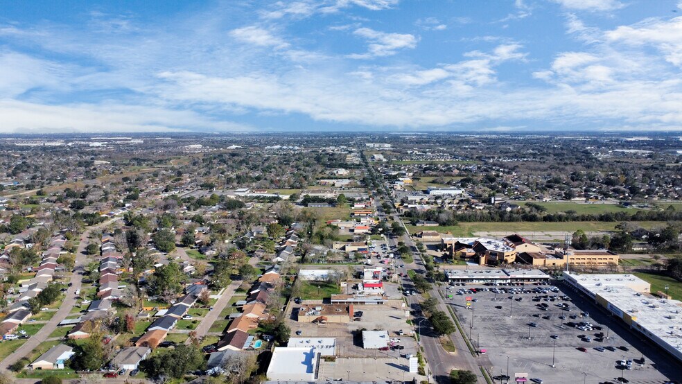 More Photos Of 4430 W Fuqua St, Houston Storefront For Lease