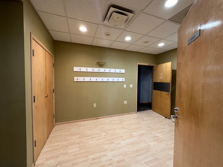 More Photos Of 4 S Linn St, Iowa City Office For Lease