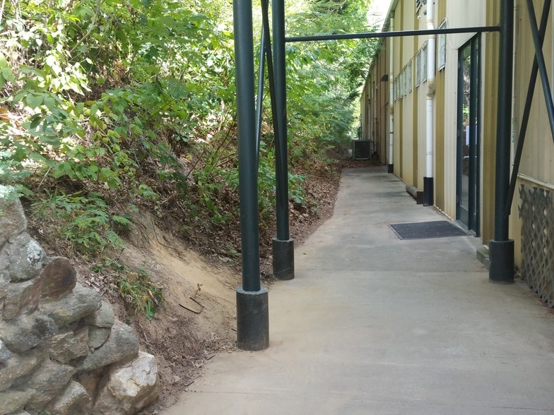 More Photos Of 340 Greenbrier Dr, Charlottesville Manufacturing For Lease