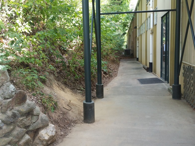 More Photos Of 340 Greenbrier Dr, Charlottesville Manufacturing For Lease