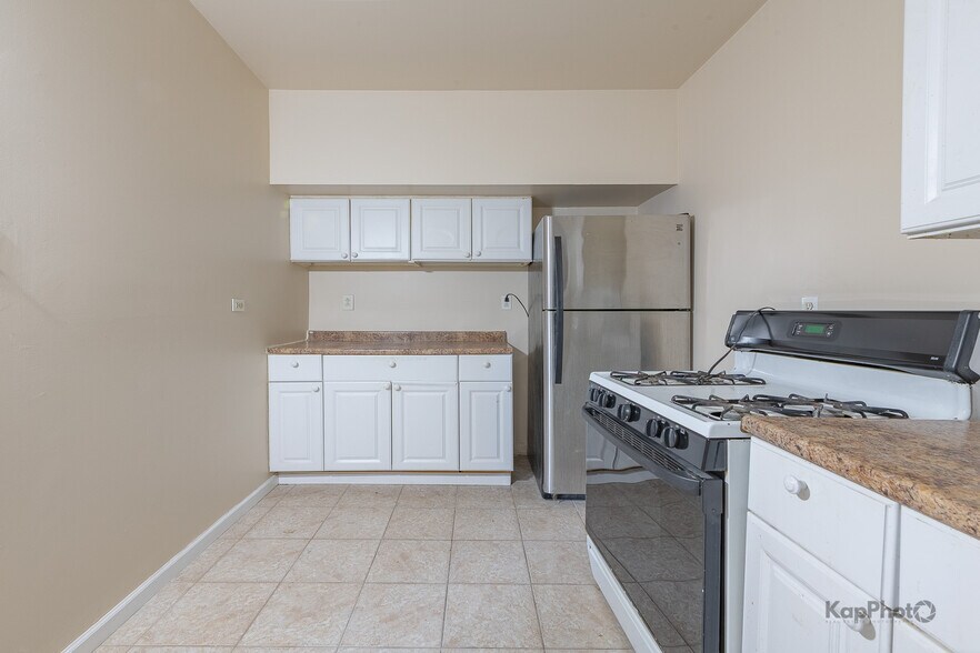 More Photos Of 2250-2258 W Rosemont Ave, Chicago Apartments For Sale