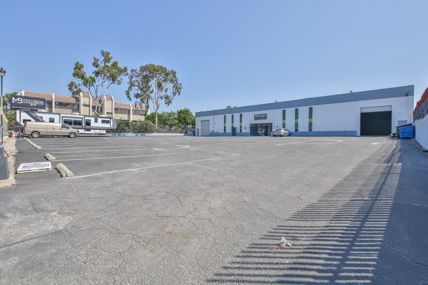 More Photos Of 9130 Glenoaks Blvd, Sun Valley Manufacturing For Lease