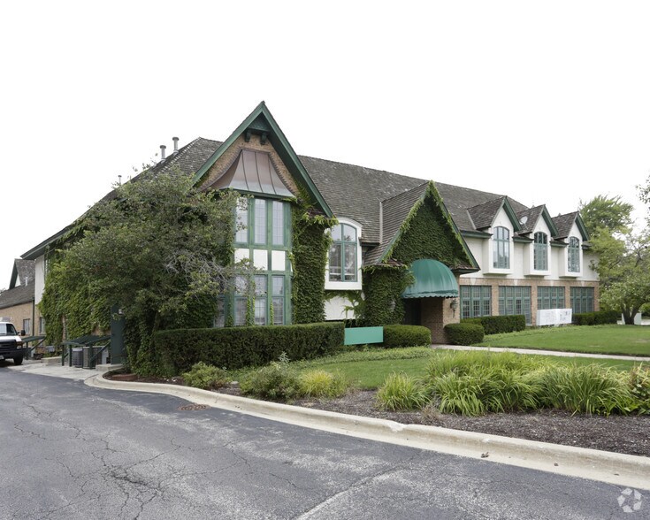 Primary Photo Of 810 S Waukegan Rd, Lake Forest Medical For Lease