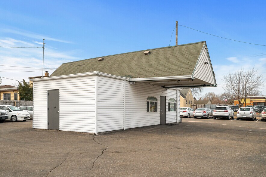 More Photos Of 370 Maryland Ave W, Saint Paul Auto Dealership For Sale