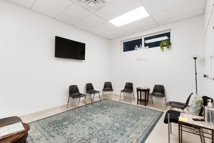 More Photos Of 1100 W Oakland Park Blvd, Wilton Manors Industrial For Lease
