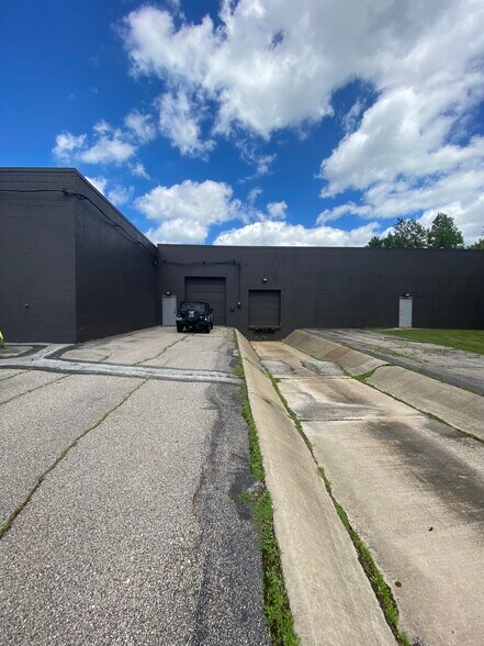 More Photos Of 7620-7640 Tyler Blvd, Mentor Warehouse For Lease