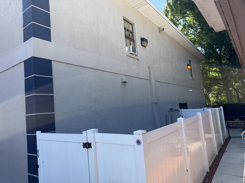 More Photos Of 1511 S US Highway 301, Tampa Office For Sale