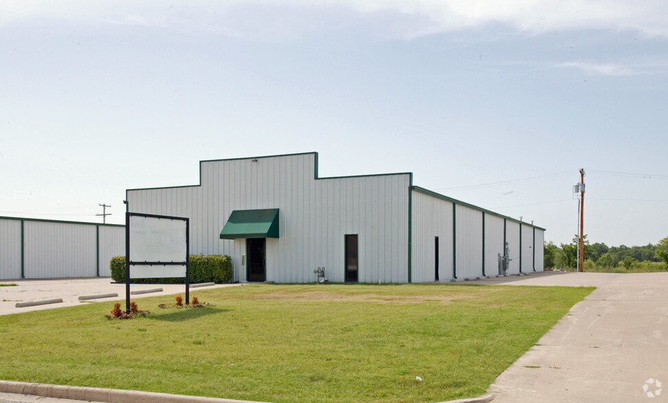 More Photos Of 208 E 5th St, Owasso Unknown For Lease