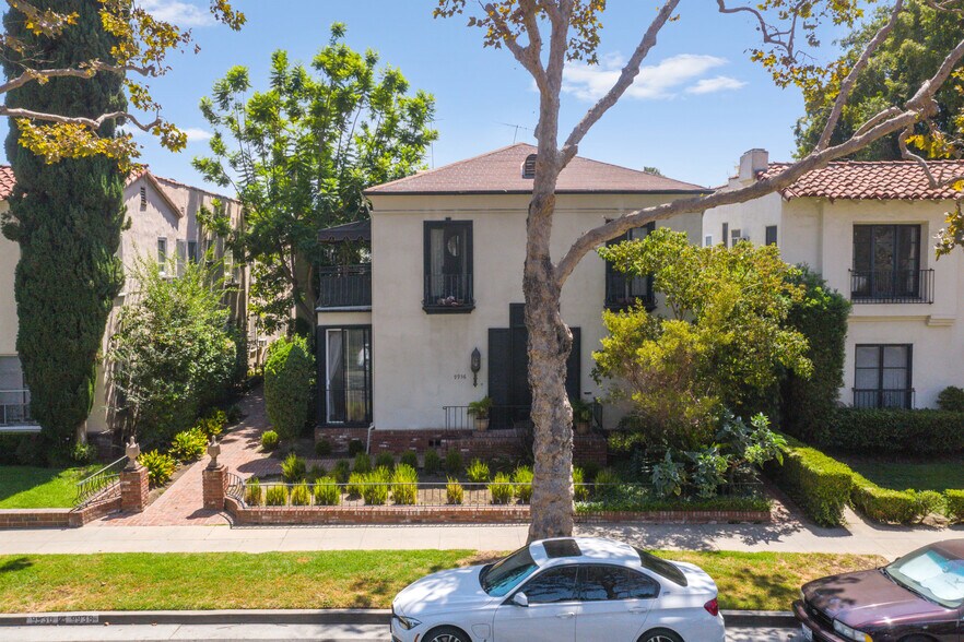 More Photos Of 9936 Robbins Dr, Beverly Hills Apartments For Sale