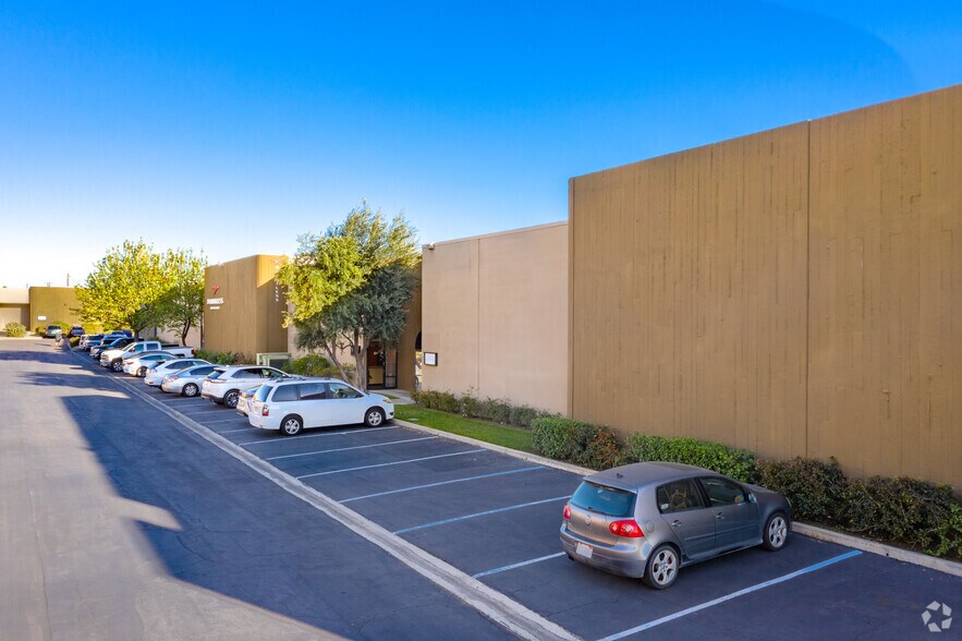 More Photos Of 800-810 N Grand Ave, Covina Light Manufacturing For Lease