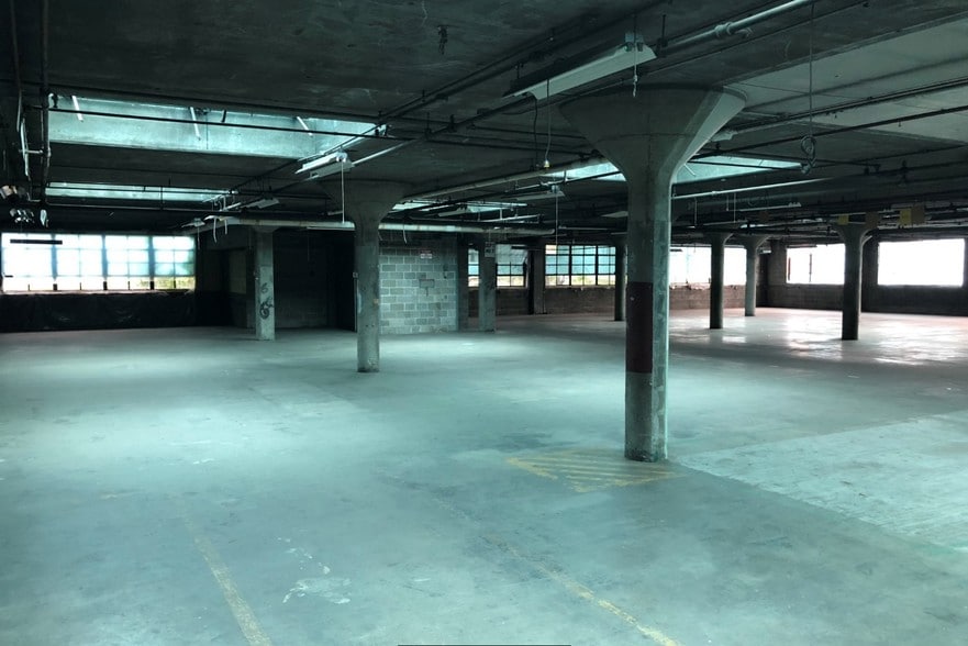 More Photos Of 4713 N Lamon Ave, Chicago Warehouse For Lease