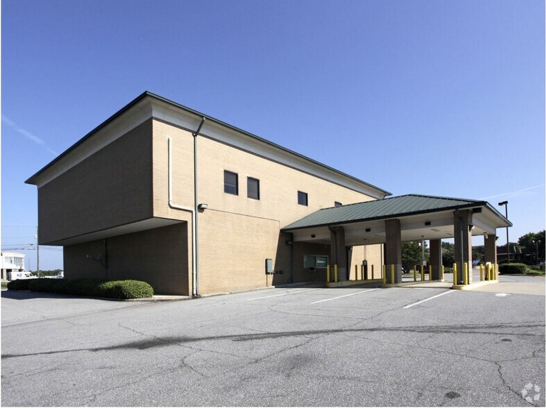 More Photos Of 5710 Veterans Pky, Columbus Office For Sale