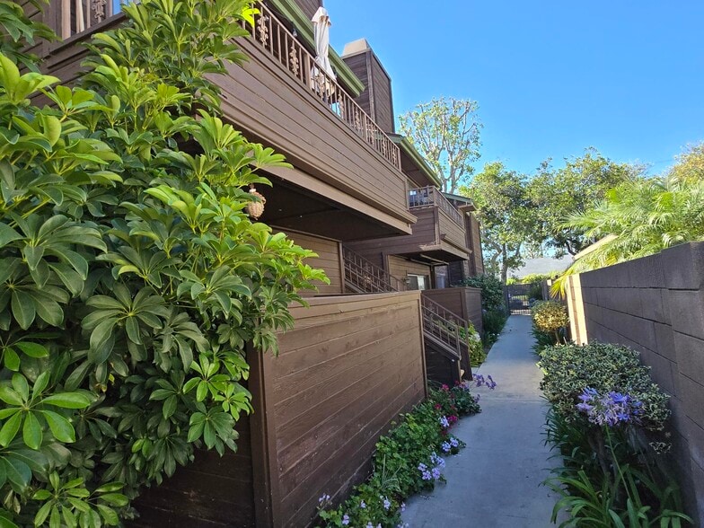 More Photos Of 3608 W Orange Ave, Anaheim Apartments For Sale