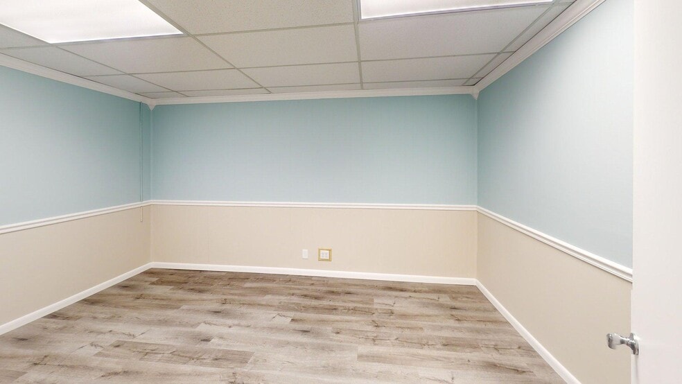 More Photos Of 565 Harrison Ave, Panama City Office For Lease