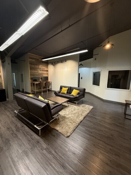 More Photos Of 800 S Stockton Ave, Ripon Warehouse For Lease