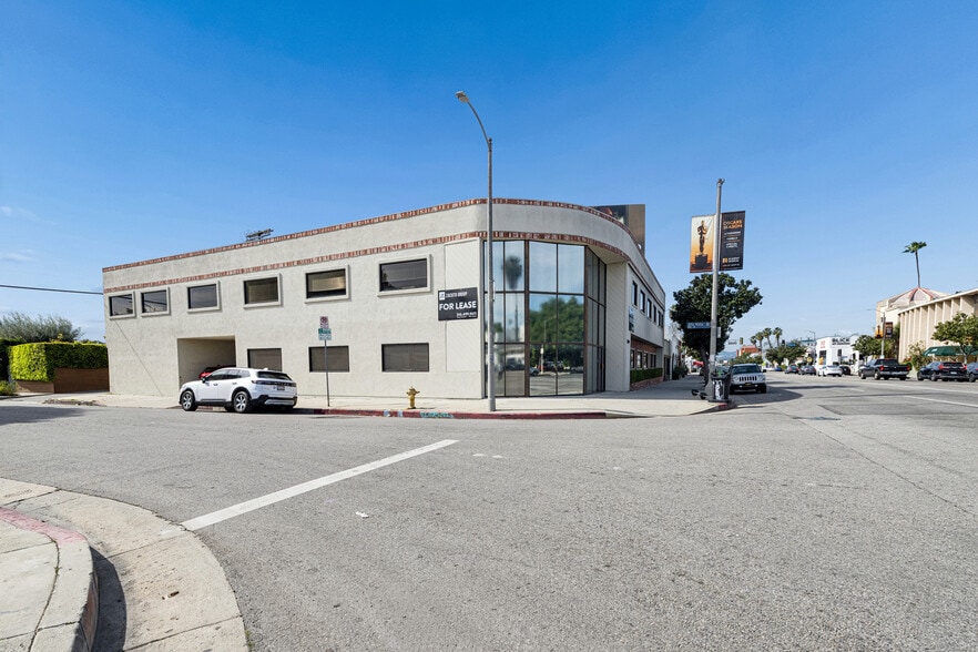 More Photos Of 7250 Beverly Blvd, Los Angeles Office For Lease