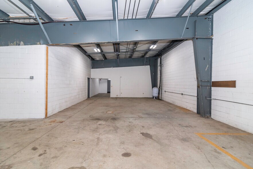 More Photos Of 4 Wilder Dr, Plaistow Warehouse For Lease