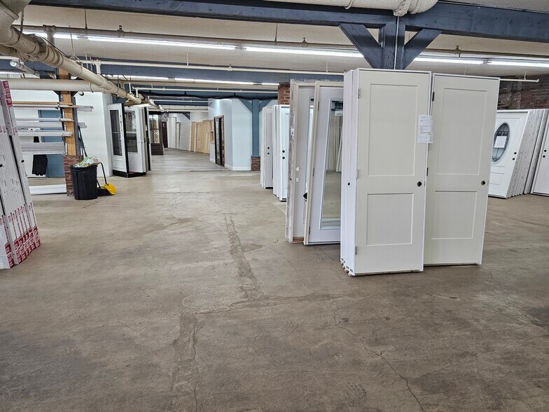 More Photos Of 1087 Sycamore St, Bristol Office For Sale