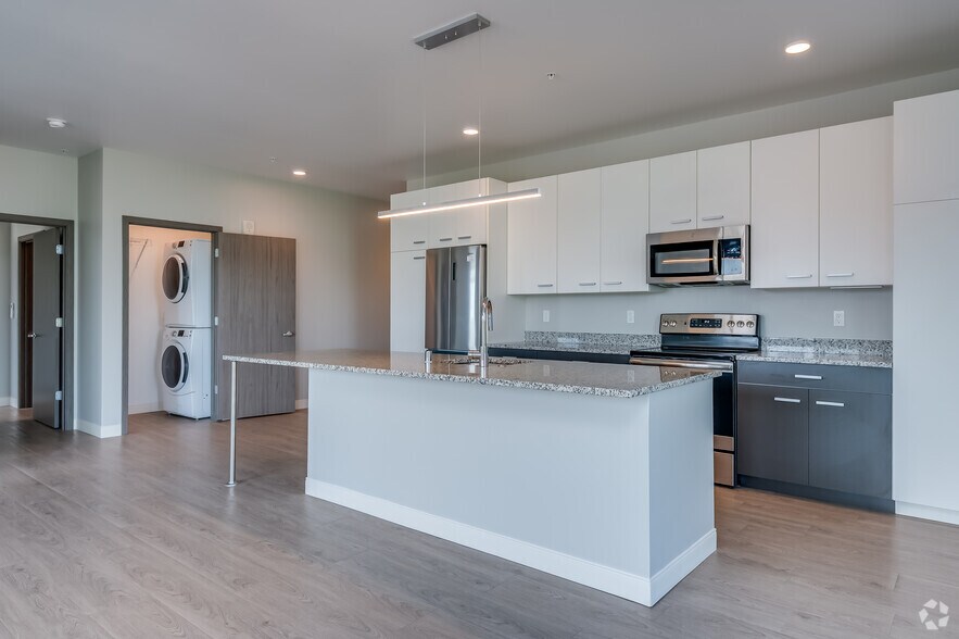 More Photos Of 211 W Mineral St, Milwaukee Apartments For Lease