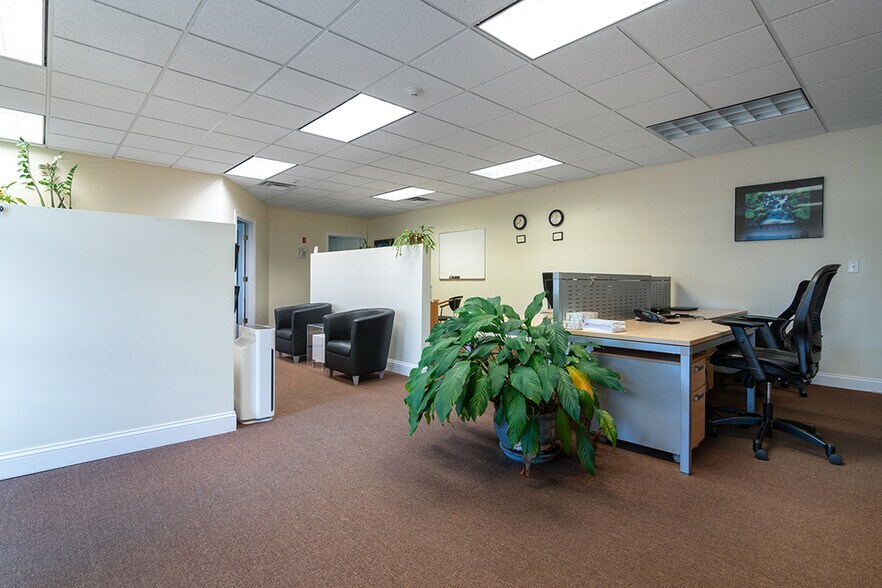 More Photos Of 376 Dry Bridge Rd, North Kingstown Warehouse For Sale