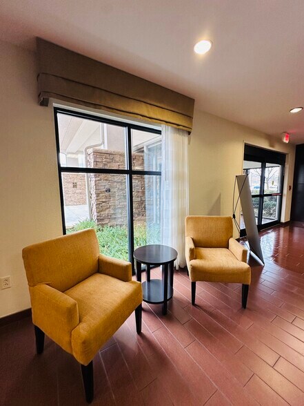 More Photos Of 4450 Rhea County Hwy, Dayton Hotel For Sale