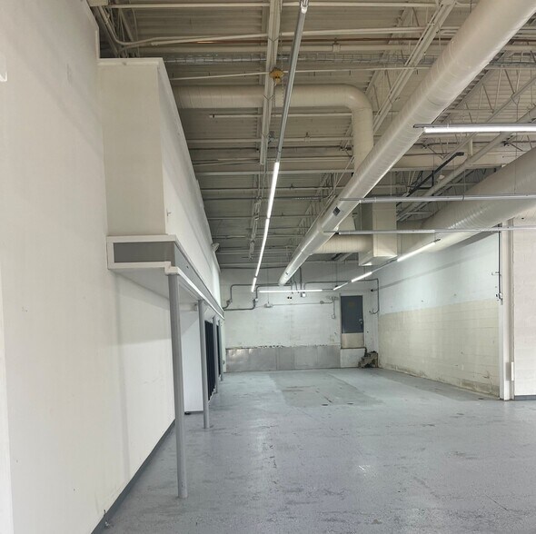 More Photos Of 207 Cambridge St, Burlington Warehouse For Lease