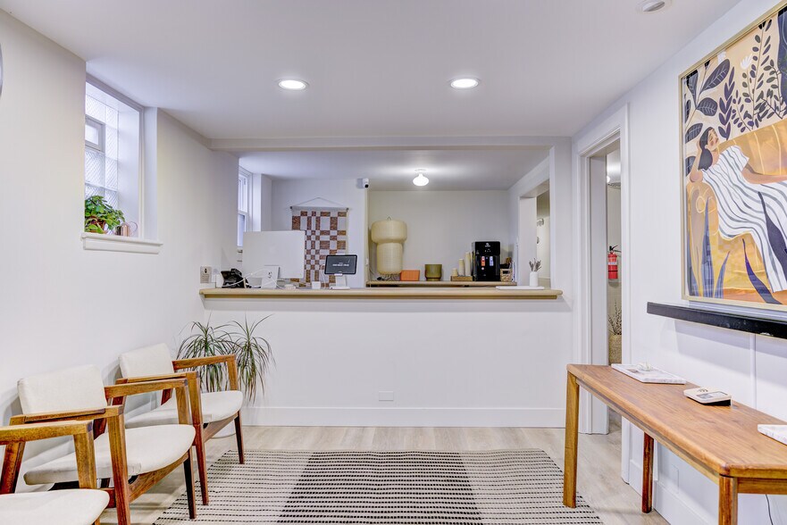 More Photos Of 8750 W 9 Mile Rd, Oak Park Office Residential For Lease