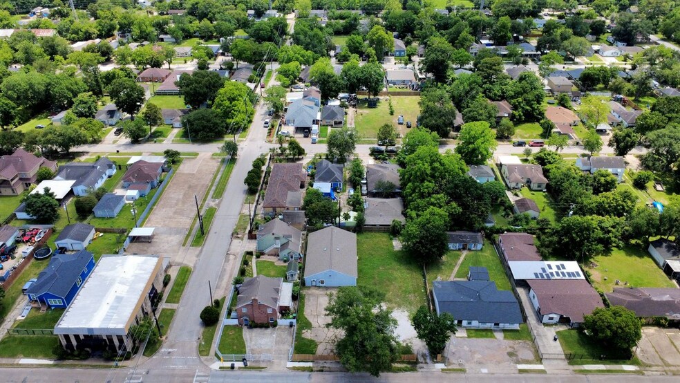 More Photos Of 8346 Howard Dr, Houston Office For Sale