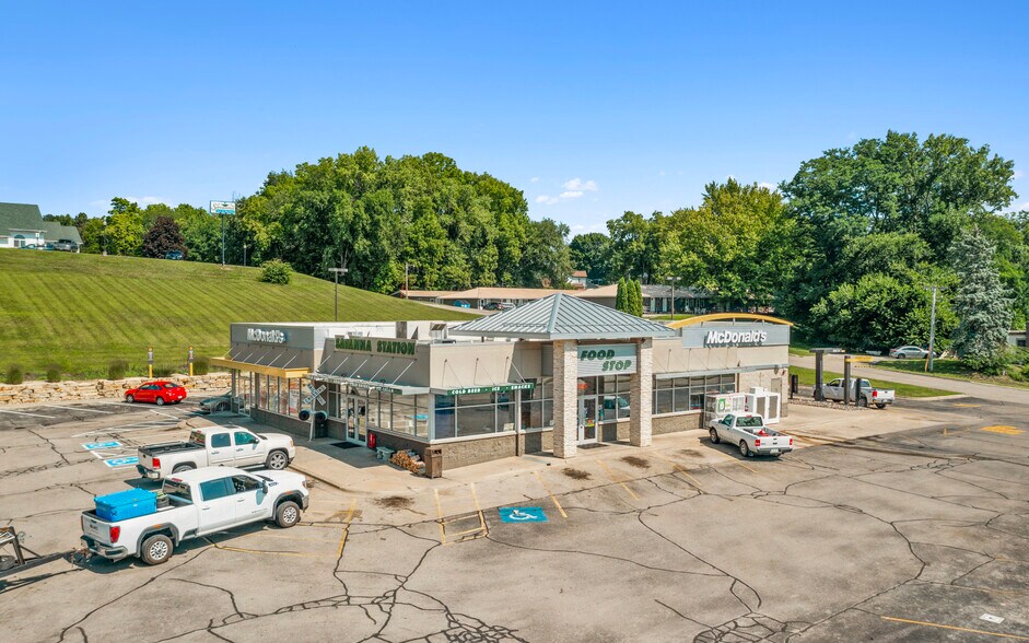 More Photos Of 1230 Chicago Ave, Savanna Service Station For Sale