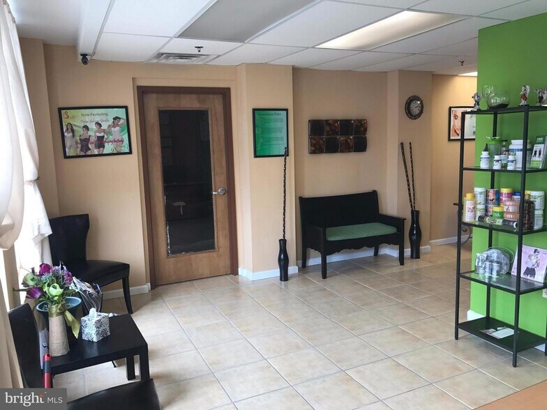 More Photos Of 13895 Hedgewood Dr, Woodbridge Medical For Lease