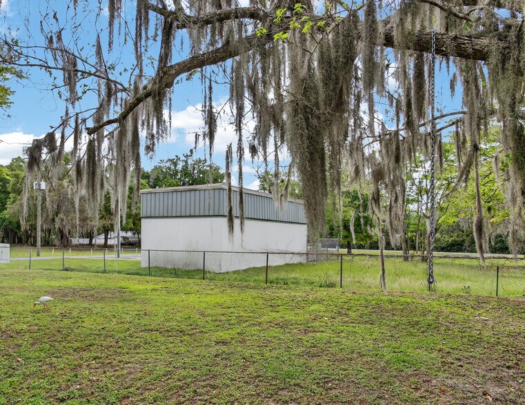 More Photos Of 1481 CR 437, Lake Panasoffkee General Retail For Sale