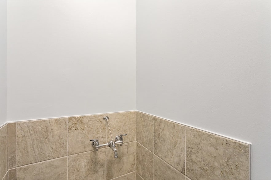 More Photos Of 6810 Eastern Ave, Baltimore Storefront Retail Office For Lease