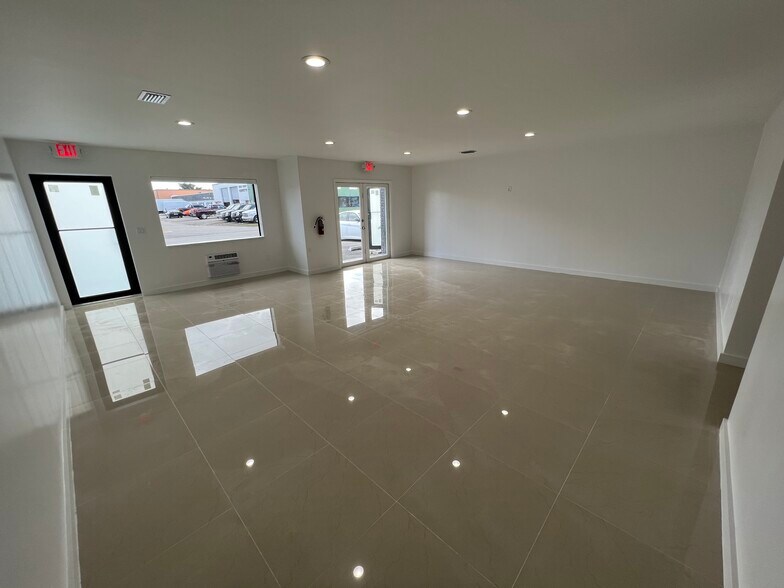 More Photos Of 4019 NE 6th Ave, Oakland Park Warehouse For Sale