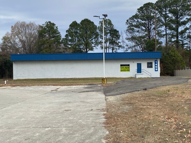 More Photos Of 1411 Grantham St, Goldsboro Light Distribution For Lease