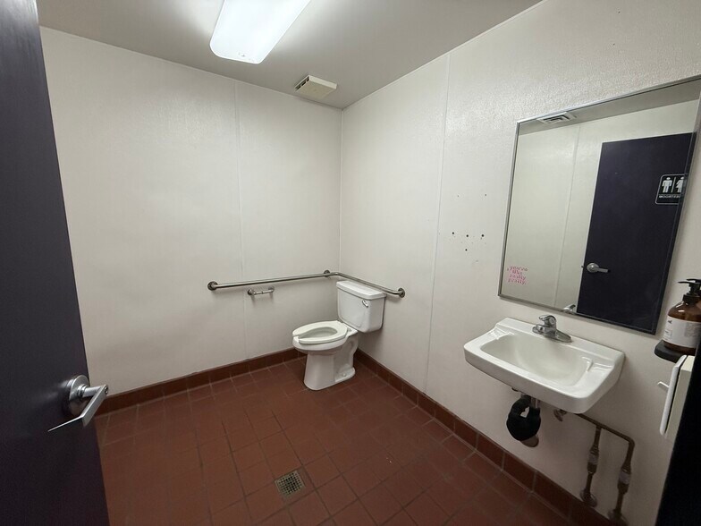 More Photos Of 920 Garland Ave, Spokane General Retail For Lease