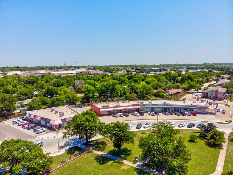 More Photos Of 3505-3527 Bluebonnet Cir, Fort Worth Unknown For Lease