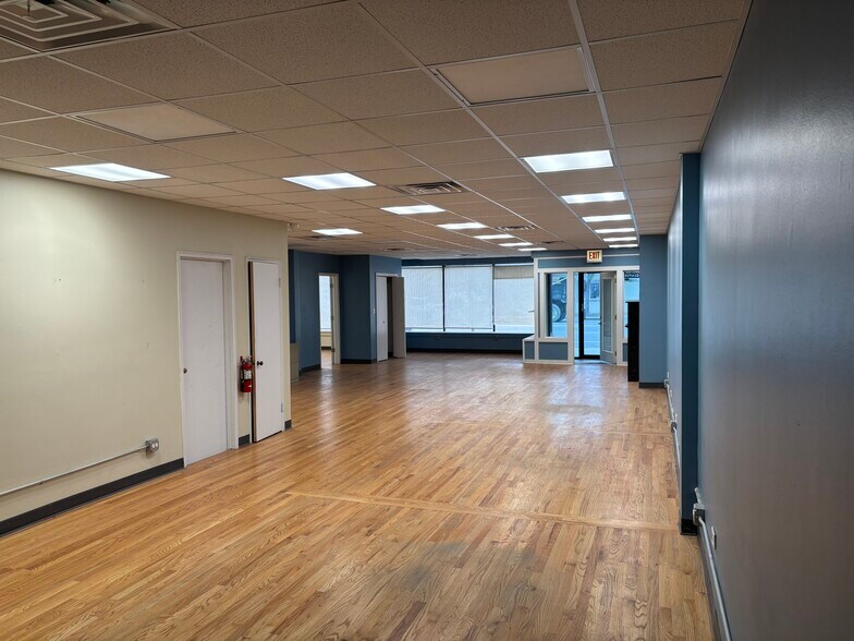 More Photos Of 4210 W Irving Park Rd, Chicago General Retail For Lease